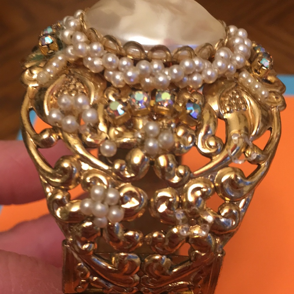 Gorgeous Vintage Clamp Bracelet With Faux Pearls and Aurora Borealis Stones - Picture 7 of 8